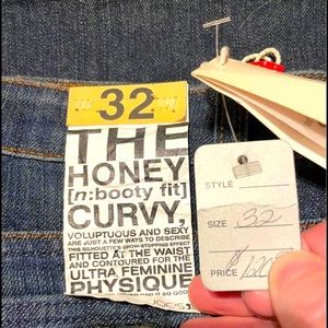 Joe’s Honey Curvy - brand new w/tags. Size 32.